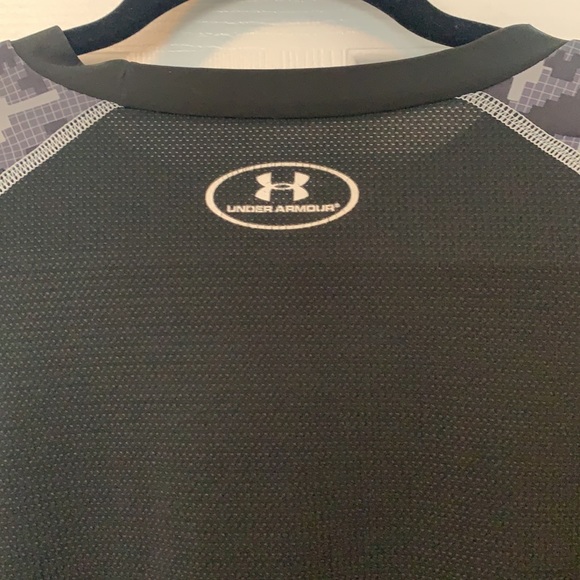 Under armour long sleeve top! - Picture 3 of 3